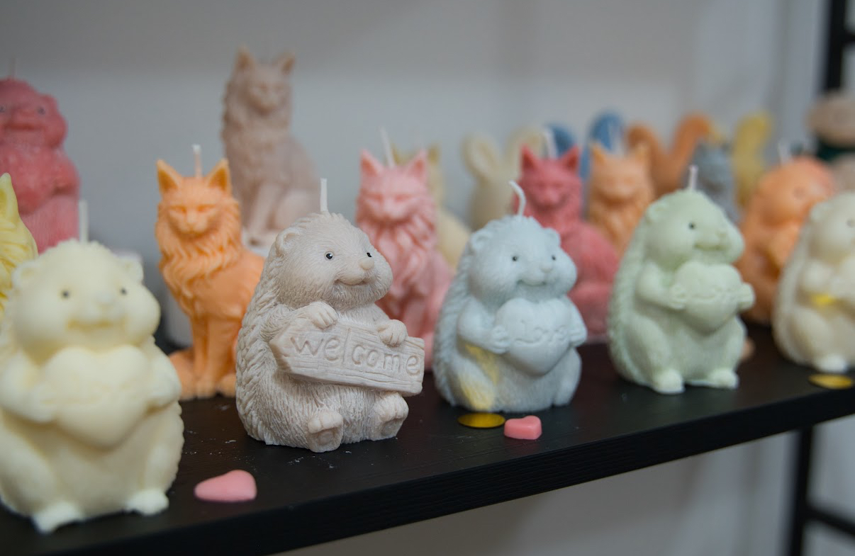 Разнообразие от фигурки - котки, мечета, таралежи