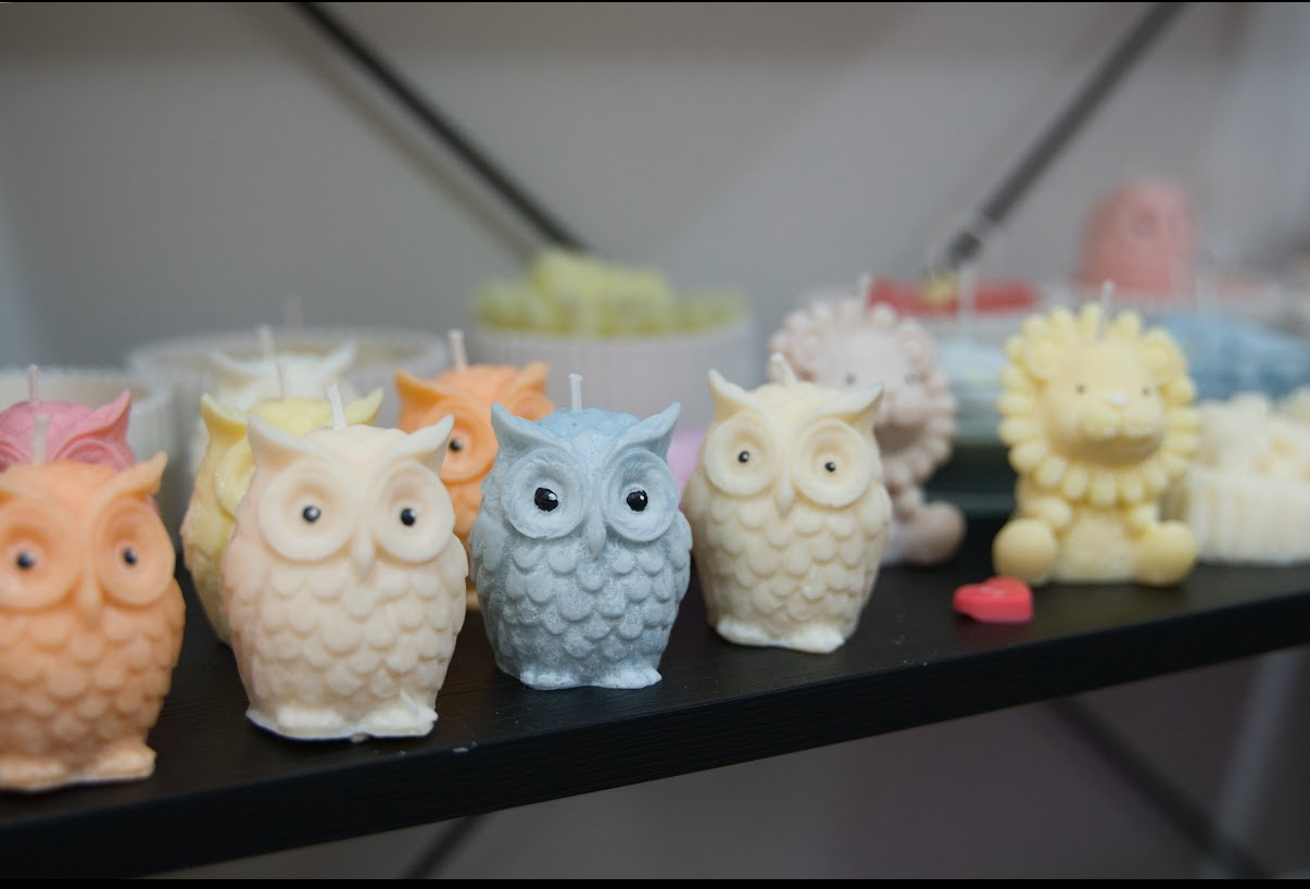 Бухалчета свещи в пастелни цветове