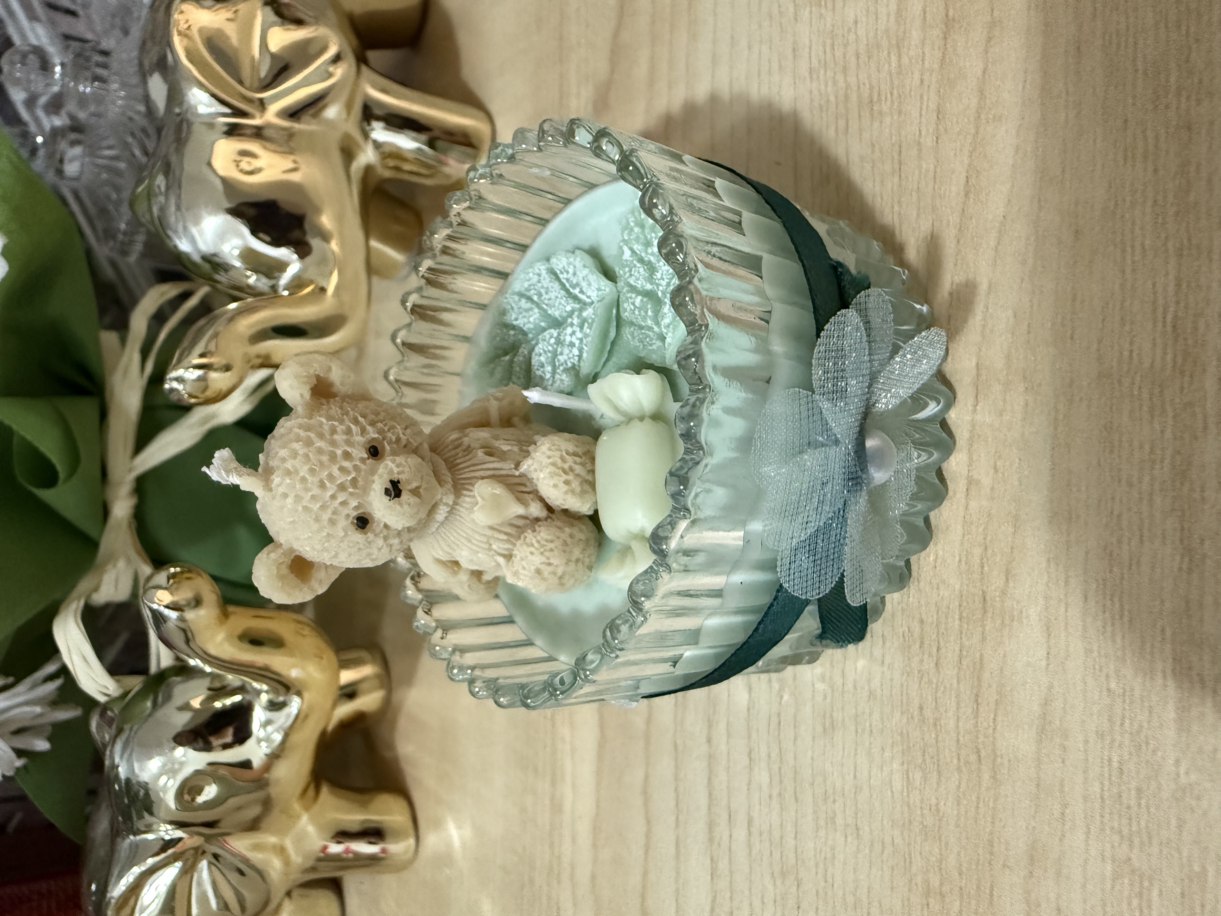 Мече свещ в стъклен съд с мента панделка